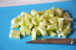 Салат с омлетом и курицей