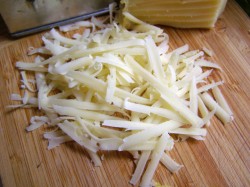 Салат с охотничьими колбасками