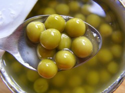 Салат с охотничьими колбасками