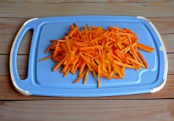 название картинки Салат с печенью огурцами и морковью