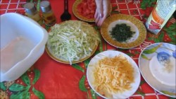 название картинки Салат с пекинкой, сыром, помидорами