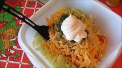 название картинки Салат с пекинкой, сыром, помидорами