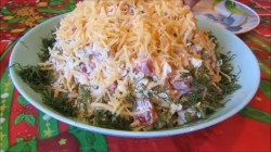 название картинки Салат с пекинкой, сыром, помидорами