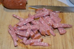 Салат с капустой пекинской и колбасой копченой