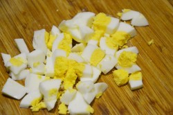 Салат с капустой пекинской и колбасой копченой