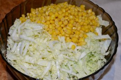 Салат с капустой пекинской и колбасой копченой