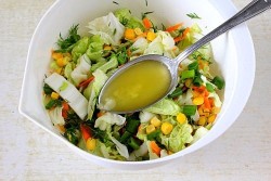 название картинки Салат из пекинской капусты с кукурузой