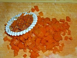 название картинки Салат с пекинской капустой и куриной грудкой и сельдереем