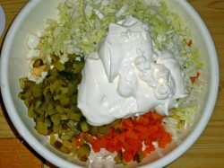 название картинки Салат с пекинской капустой и куриной грудкой и сельдереем