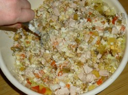 название картинки Салат с пекинской капустой и куриной грудкой и сельдереем