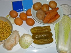 название картинки Салат с пекинской капустой и куриной грудкой и сельдереем