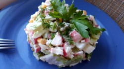 название картинки Салат с пекинской капустой палочками огурцами яйцом