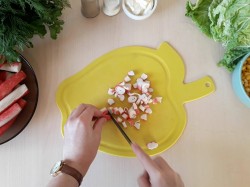 название картинки Салат с пекинской капустой палочками огурцами яйцом