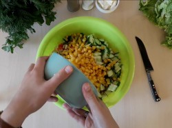 название картинки Салат с пекинской капустой палочками огурцами яйцом