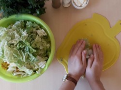 название картинки Салат с пекинской капустой палочками огурцами яйцом