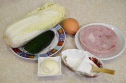 название картинки Салат с пекинской капустой ветчиной и огурцом