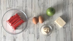 название картинки Салат с плавленым сыром и крабовыми палочками