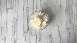 название картинки Салат с плавленым сыром и крабовыми палочками