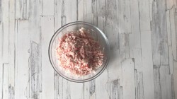 название картинки Салат с плавленым сыром и крабовыми палочками