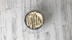 название картинки Салат с плавленым сыром и крабовыми палочками