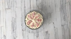 название картинки Салат с плавленым сыром и крабовыми палочками