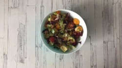 название картинки Салат с креветками и помидорами черри