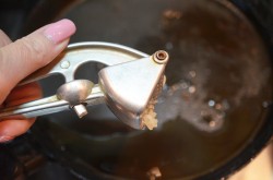 название картинки Салат с помидорами сыром и сухариками