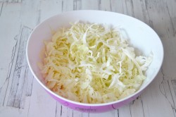 название картинки Капустный салат с редисом и мятой