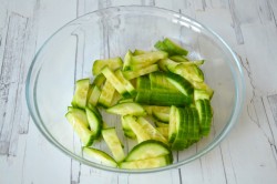 название картинки Капустный салат с редисом и мятой