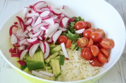 название картинки Капустный салат с редисом и мятой