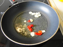 название картинки Салат с креветками, руколой и помидорами