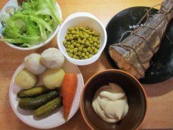 название картинки Салат с рыбой треской горячего копчения