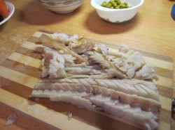 название картинки Салат с рыбой треской горячего копчения