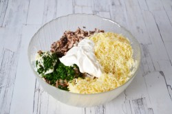 Салат с сайрой консервированной и рисом