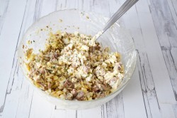 Салат с сайрой консервированной и рисом