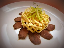 Салат с сельдереем и говядиной