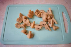 название картинки Салат с шампиньонами консервированными курицей и огурцом