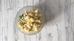 Салат с соленой горбушей