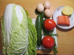 название картинки Салат с соленой семгой, огурцом и помидорами