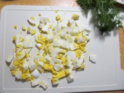 название картинки Салат с соленой семгой, огурцом и помидорами