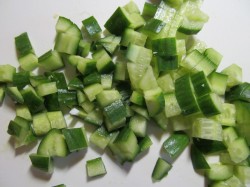 название картинки Салат с соленой семгой, огурцом и помидорами