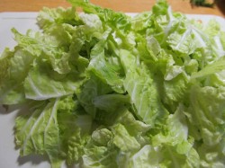 название картинки Салат с соленой семгой, огурцом и помидорами