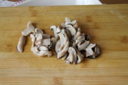 Салат с солеными грибами и сыром