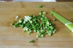 Салат с солеными грибами и сыром