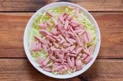 Салат с сосисками