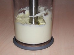 Салат с сухариками и помидорами без майонеза