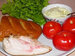 Салат с сухариками и помидорами без майонеза