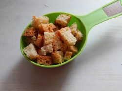 название картинки Салат с сухариками ветчиной и фасолью