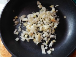 название картинки Салат с сухариками ветчиной и фасолью