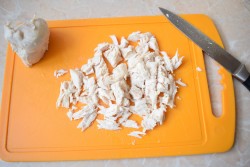 Салат с сыром грецкими орехами курицей